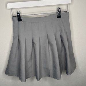 Pleated grey skirt